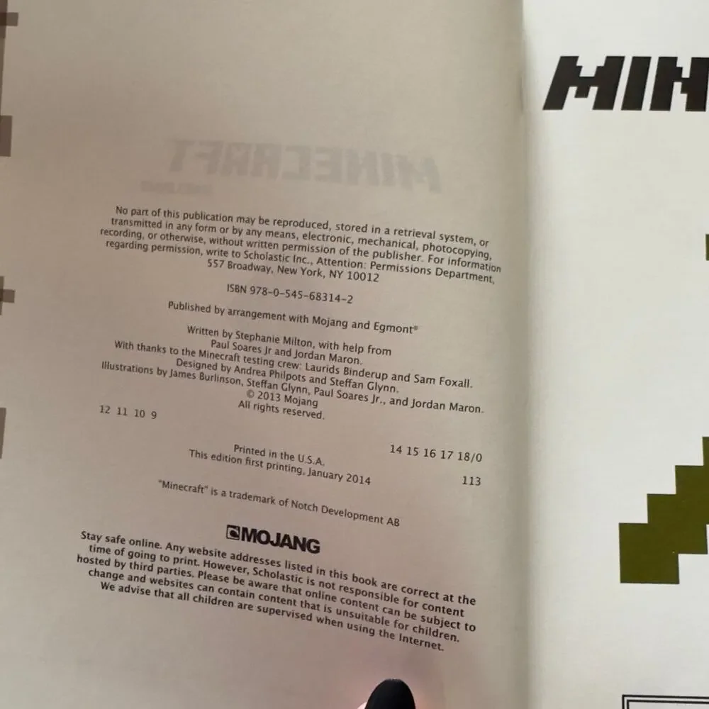 Minecraft: Essential‎ Handbook by Mojang - Scholastic HC (2014)